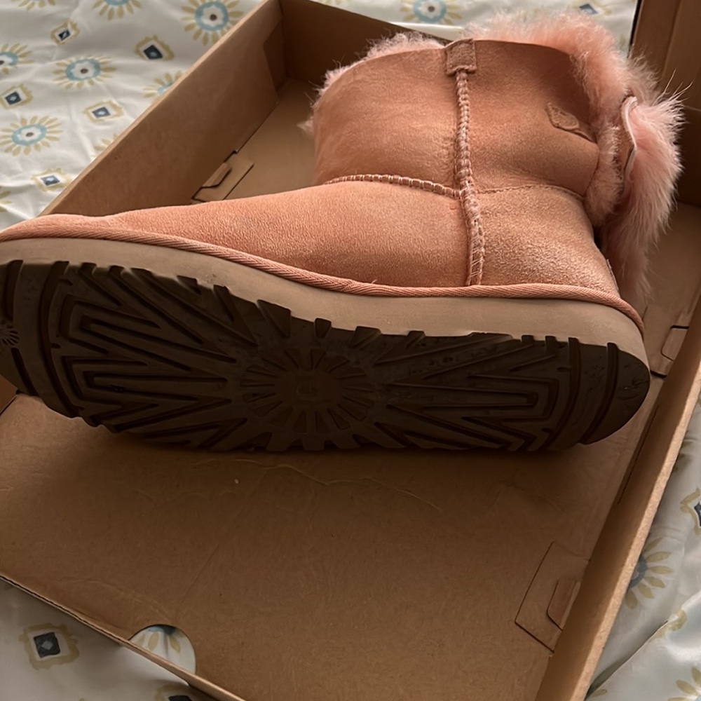 Pink UGG mini with bow - Picture 8 of 9